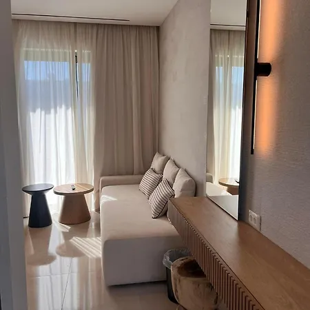 Niriides Palace Hotel Goúrnes